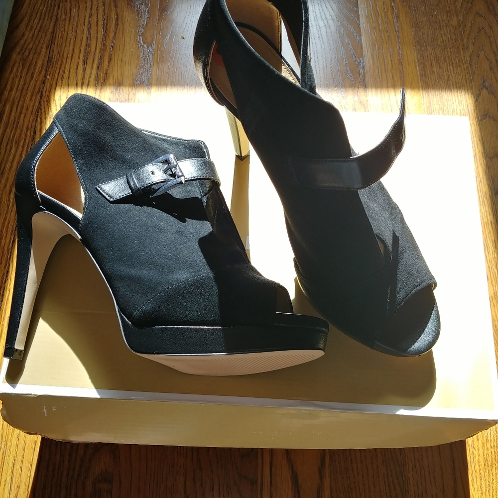 NWT Michael Kors Isabella Bootie Suede